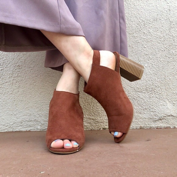 Open-Toed Brown Suede Heels - Picture 5 of 6